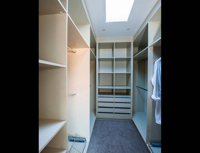 4 BEDROOM TOWNHOUSE TO LET IN NORWOOD